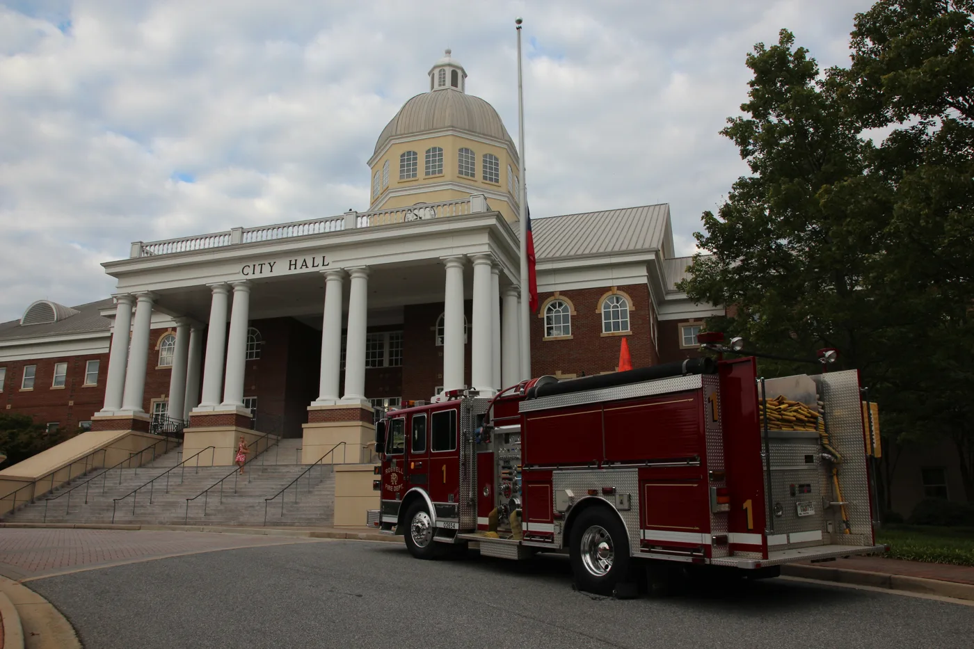 Roswell City Hall on Hill Street, with a city fire engine outside.