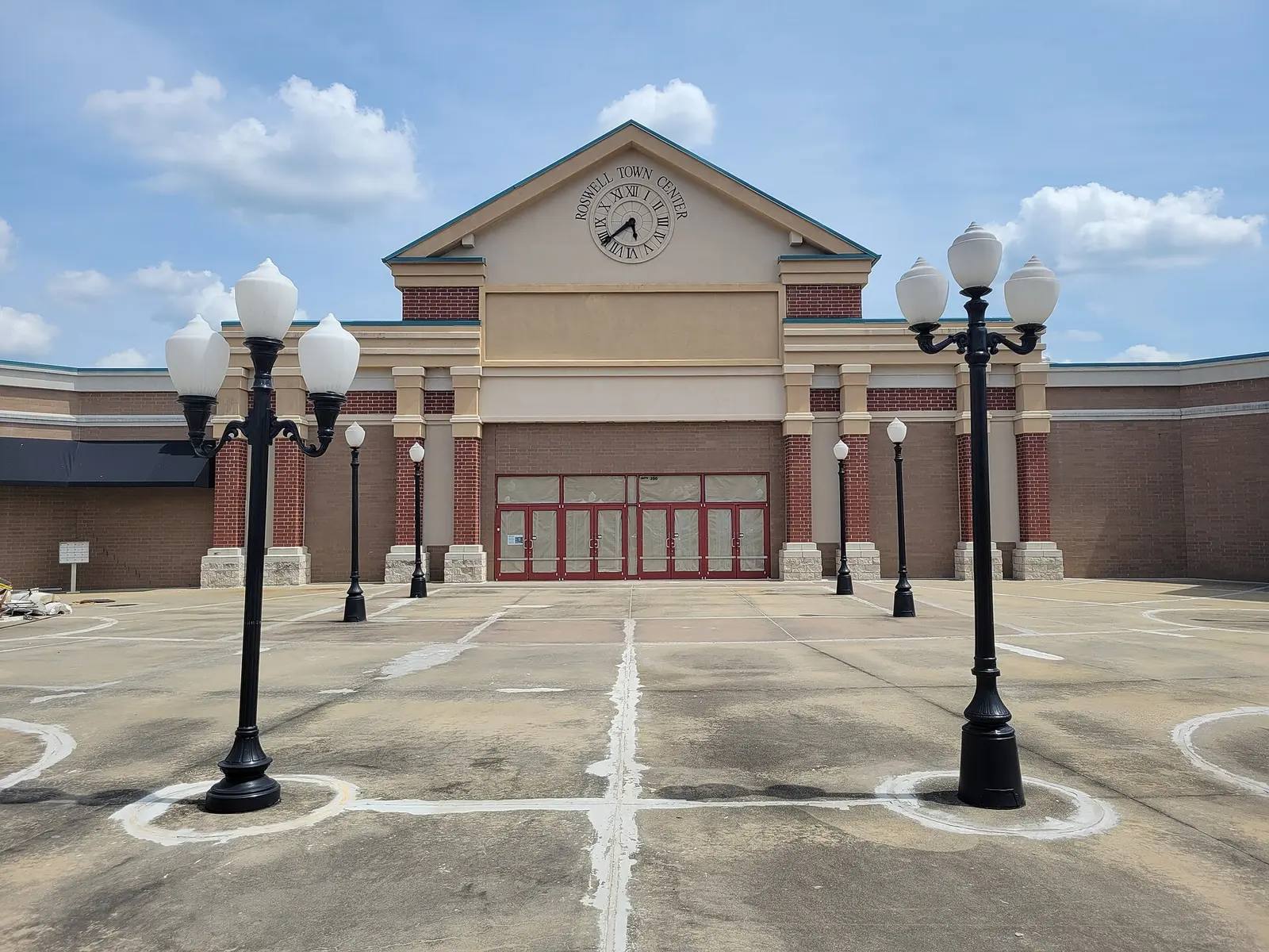 Roswell Town Center, a shopping center inside the Elkins Pointe Middle zone